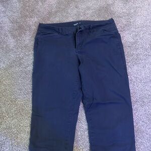 🎉 3 for $20🎉 
Navy blue dress capri